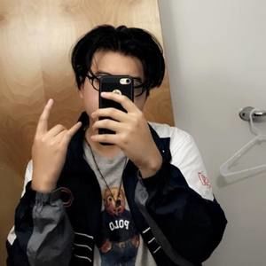 Meet your Posher, Dennis